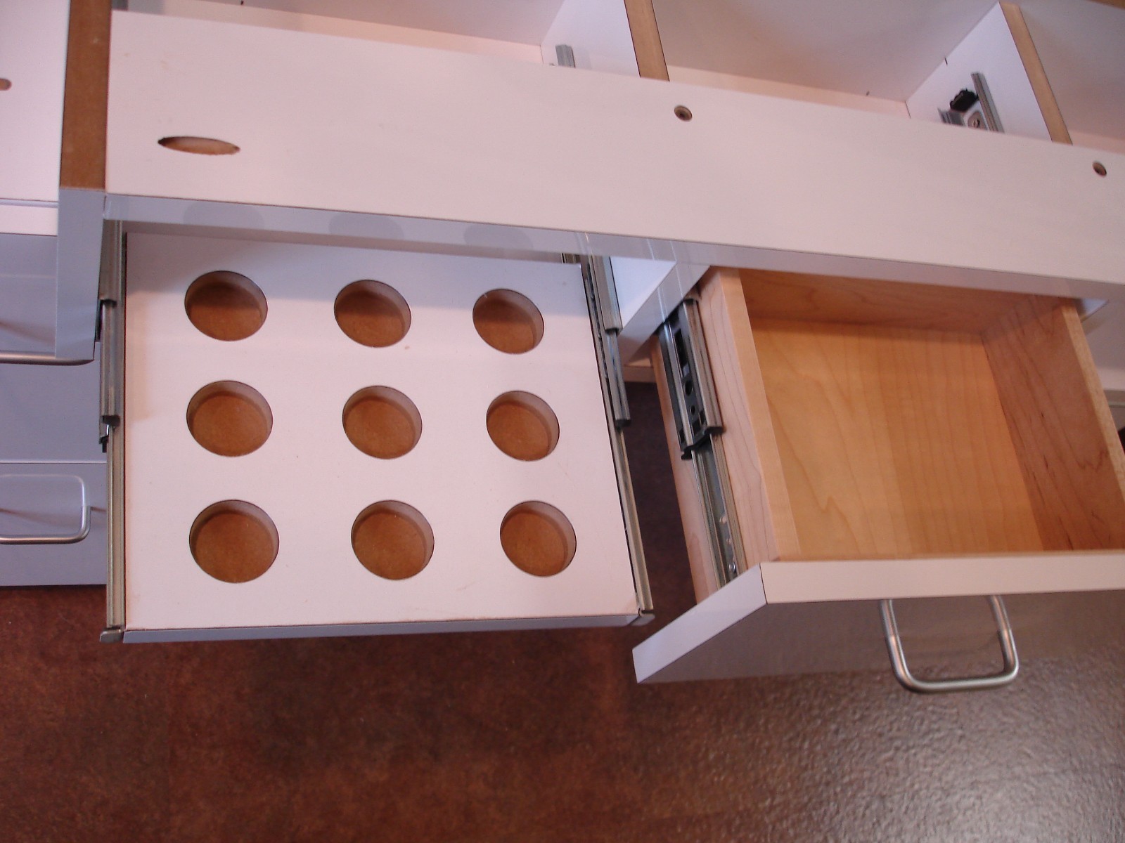 13 MANICURE STATIONS FOR NAIL SALON