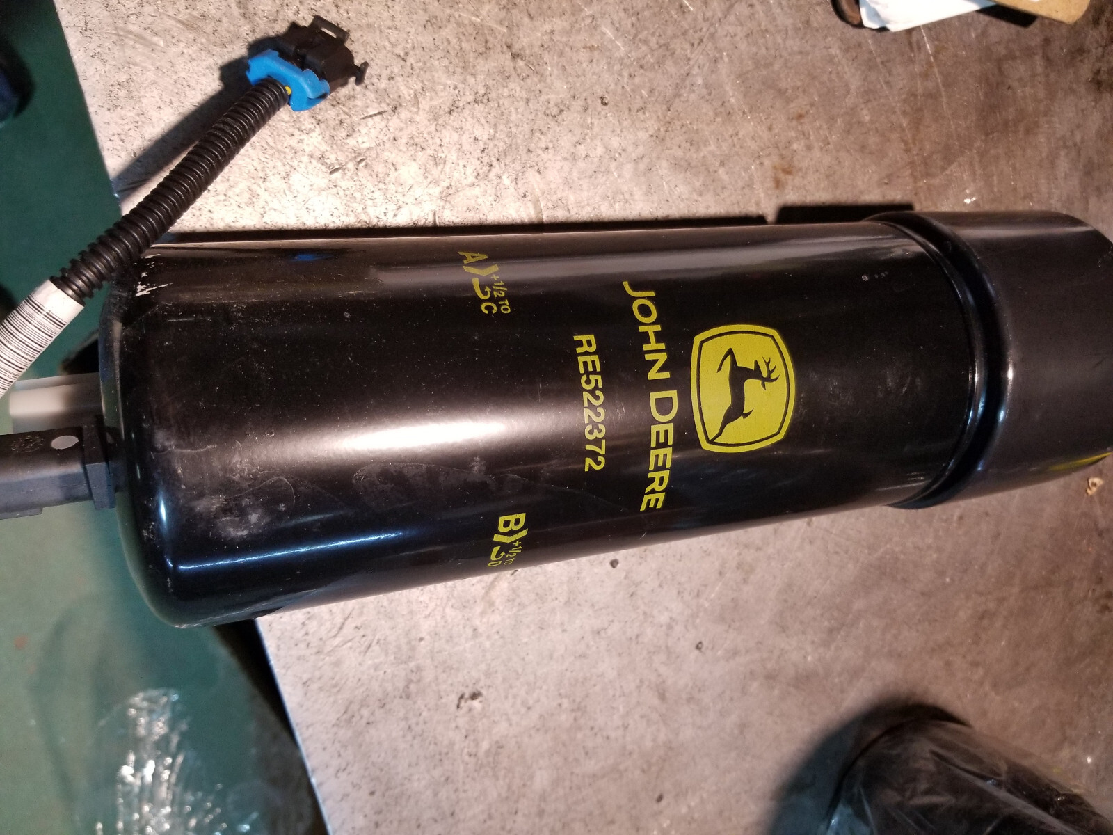 JOHN DEERE FUEL FILTER RE522372 - Picture 1 of 6