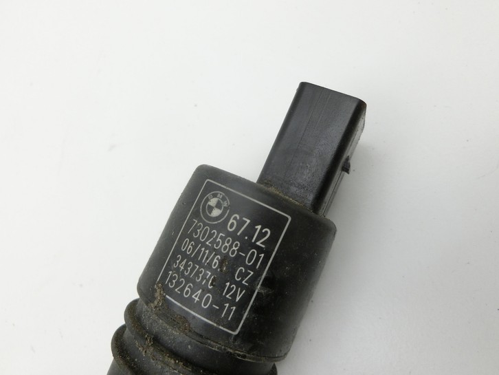 BMW E91 318D LCi 08-13 Waschwasserpumpe Wischwasserpumpe Waschpumpe Vo.  - Bild 2