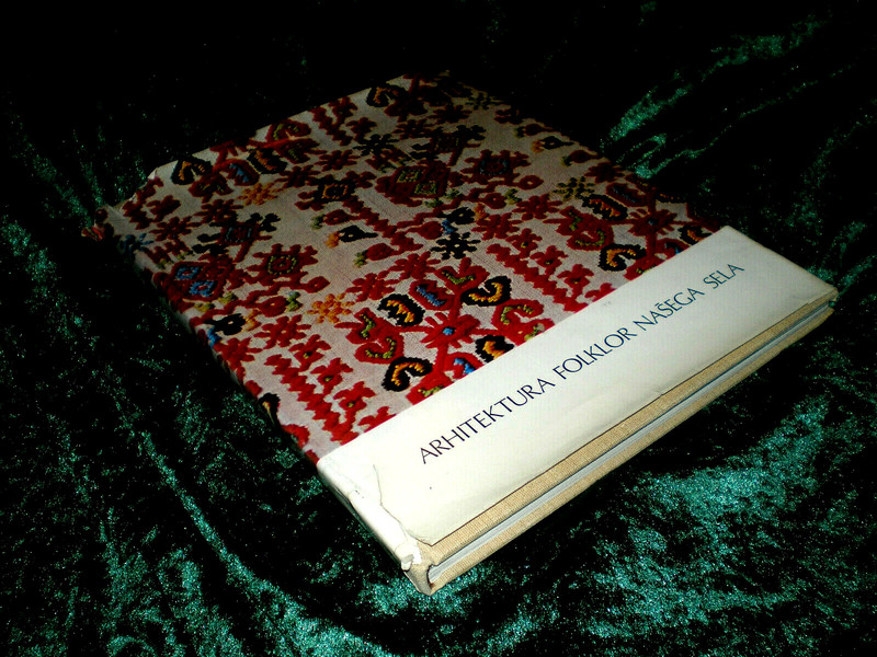 ð Arhitektura Folklor Nasega Sela (Jugoslawische Folklore), Gebunden