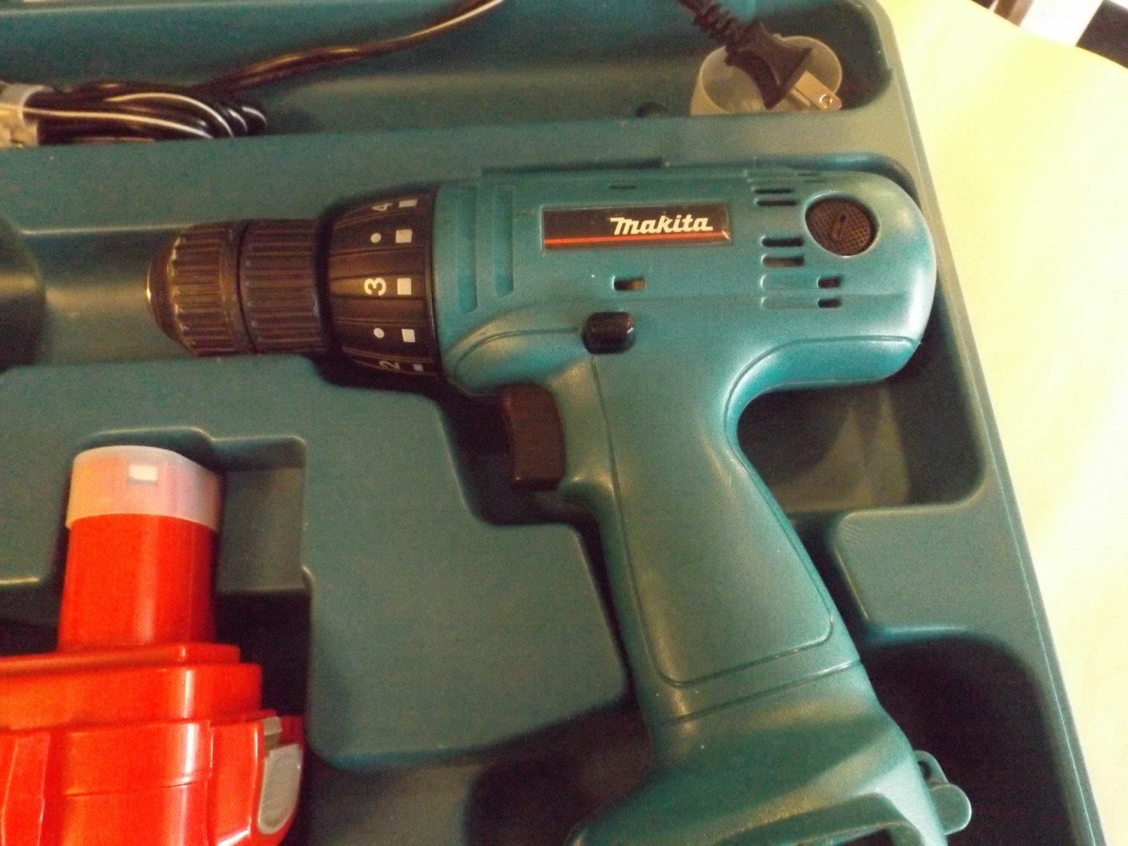 MAKITA 12V  Cordless 3/8