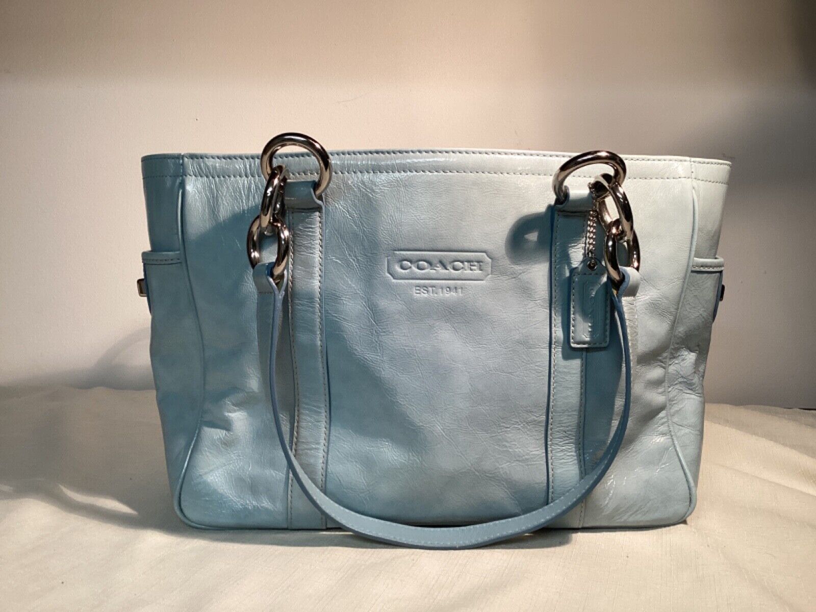Coach East West Gallery TOTE Glossy Leather Ice Blue Vintage Coach East West Gallery TOTE Glossy Leather Ice Blue Vintage