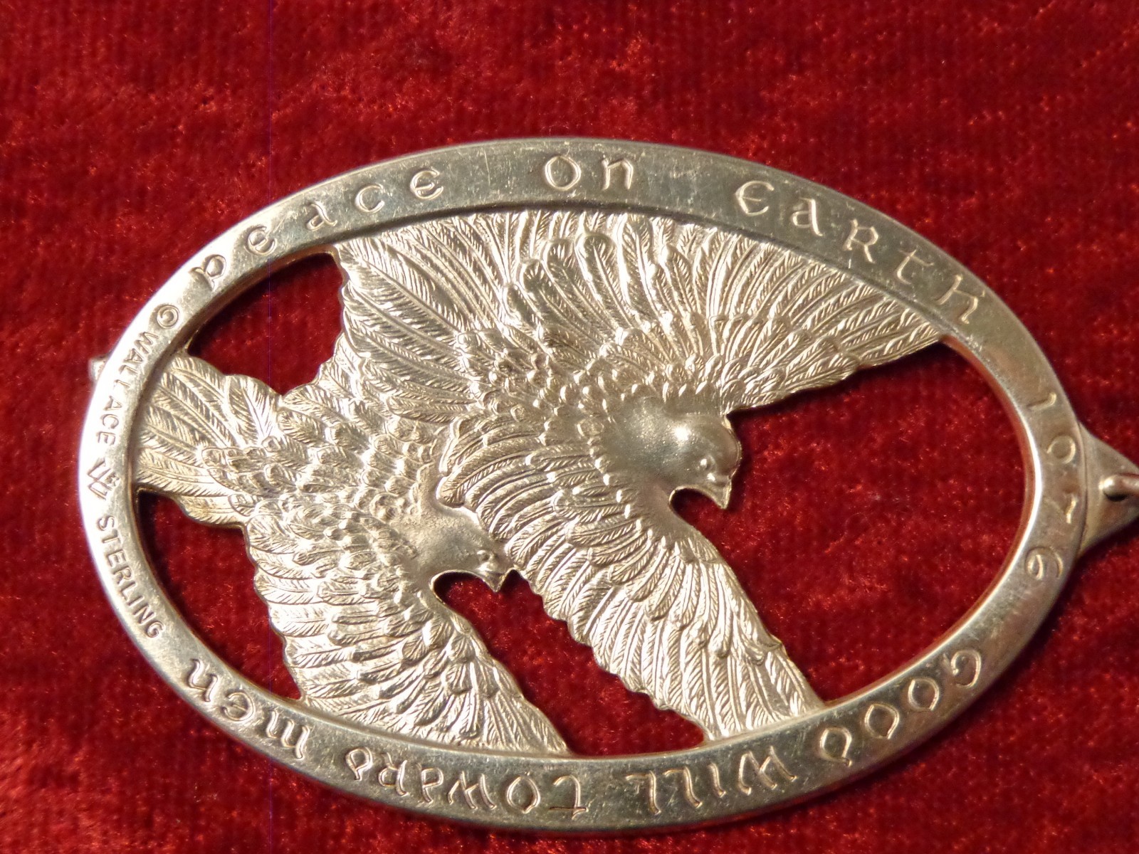 Sterling Silver 1976 Wallace Peace on Earth Christmas Ornament