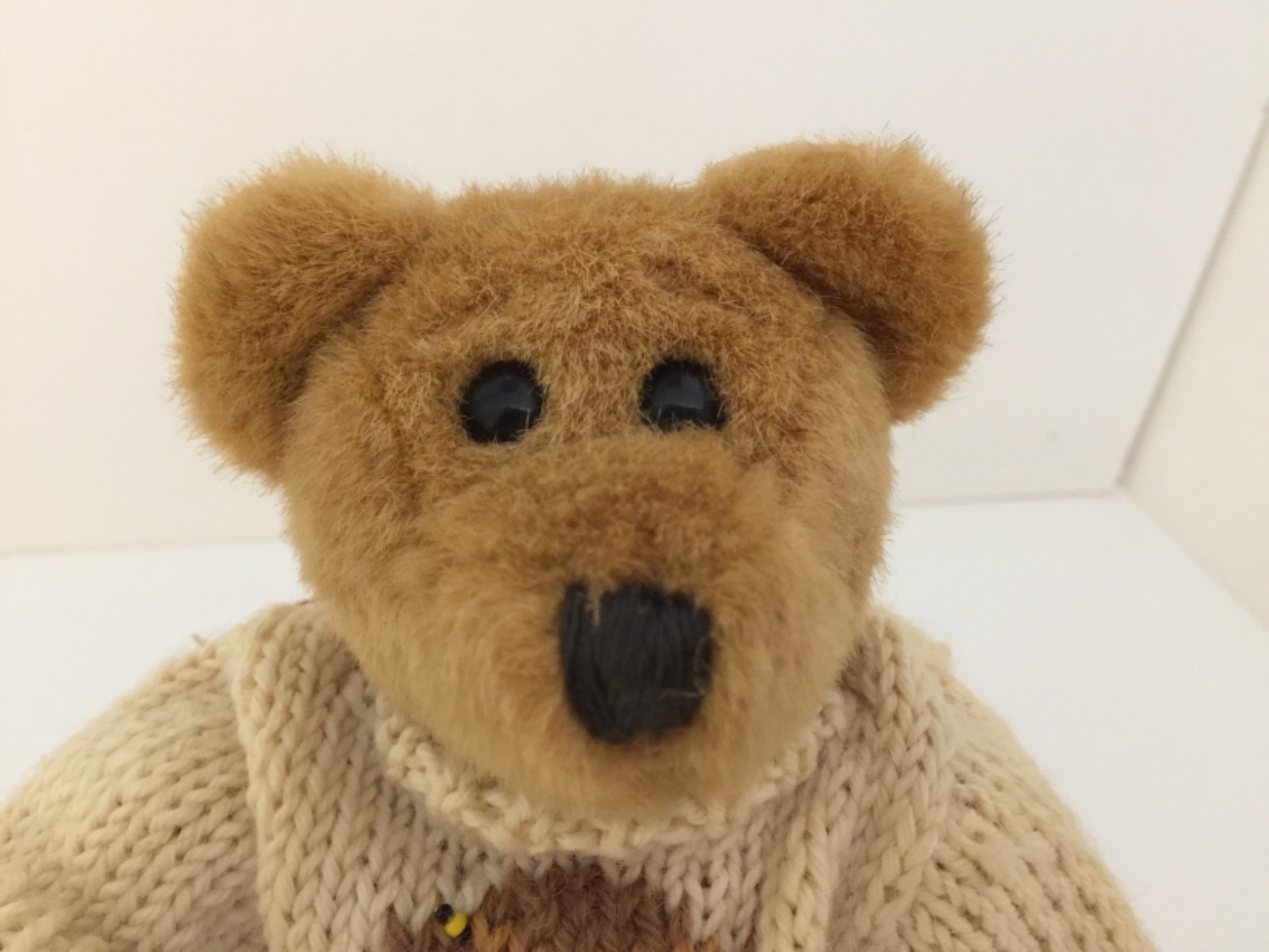 Boyds Bears & Friends Plush Bear LEON wearing beehive sweater movable joints 9