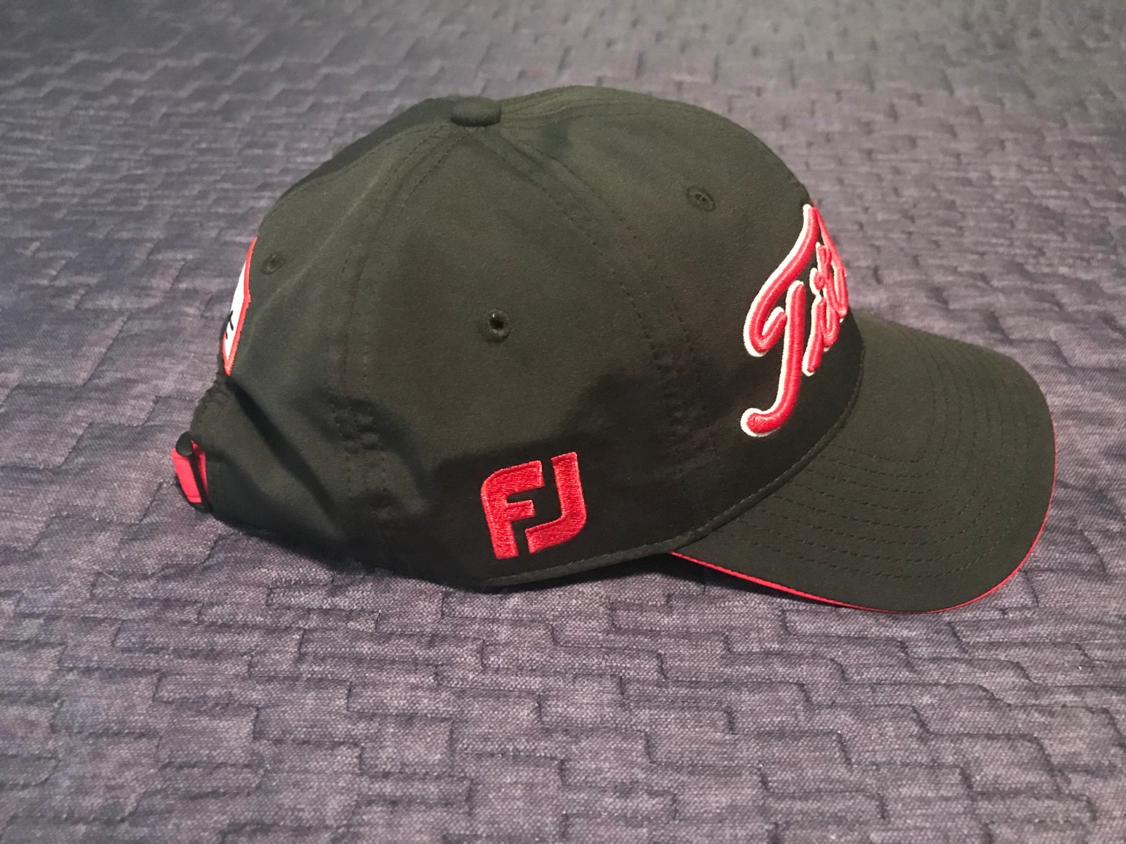 NEW Titleist Tour Tech Hat BLACK/RED Titleist Golf Cap Adjustable