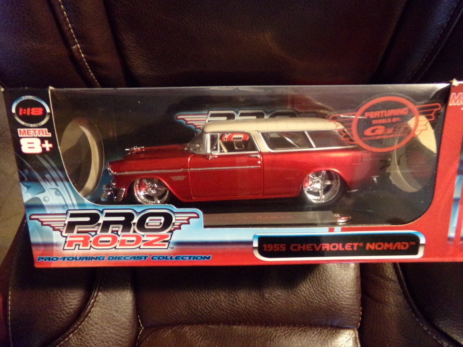 ミニカー Maisto 1955 Chevrolet Nomad 1/18 1/18 Maisto Pro Rods Metallic Red & White 1955 Chevy Nomad