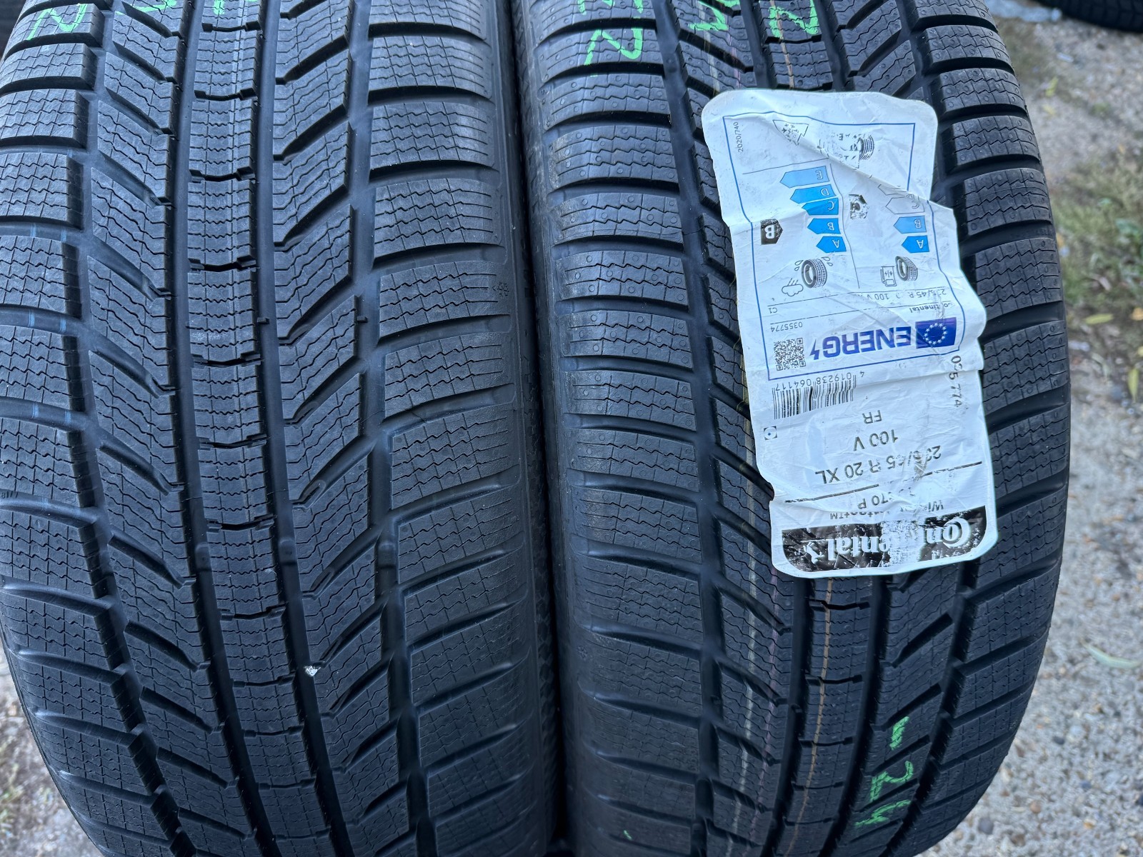 New 235 45 20 Continental, Winter, XL, M+S, 100V, x1 Tyre (F1_tyres) YD288