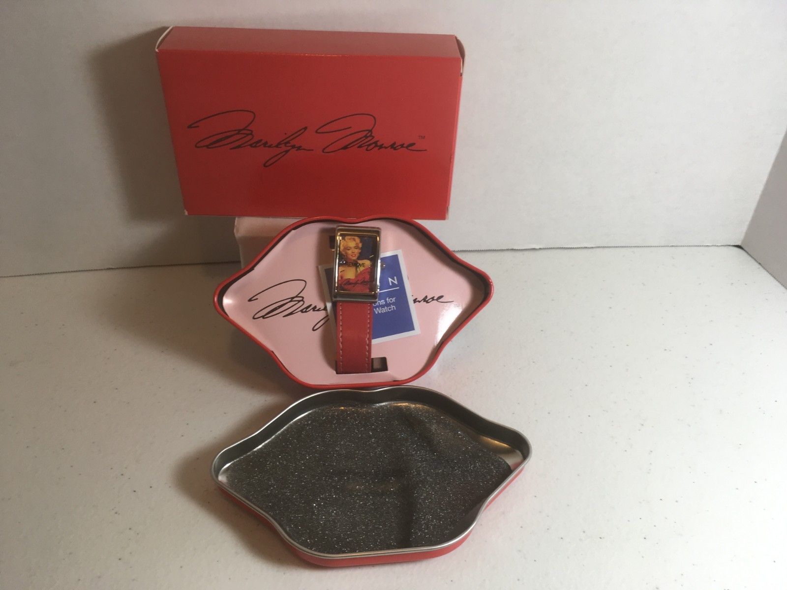 Marilyn Monroe Wrist Watch WORKS GREAT LADIES RED WATCH