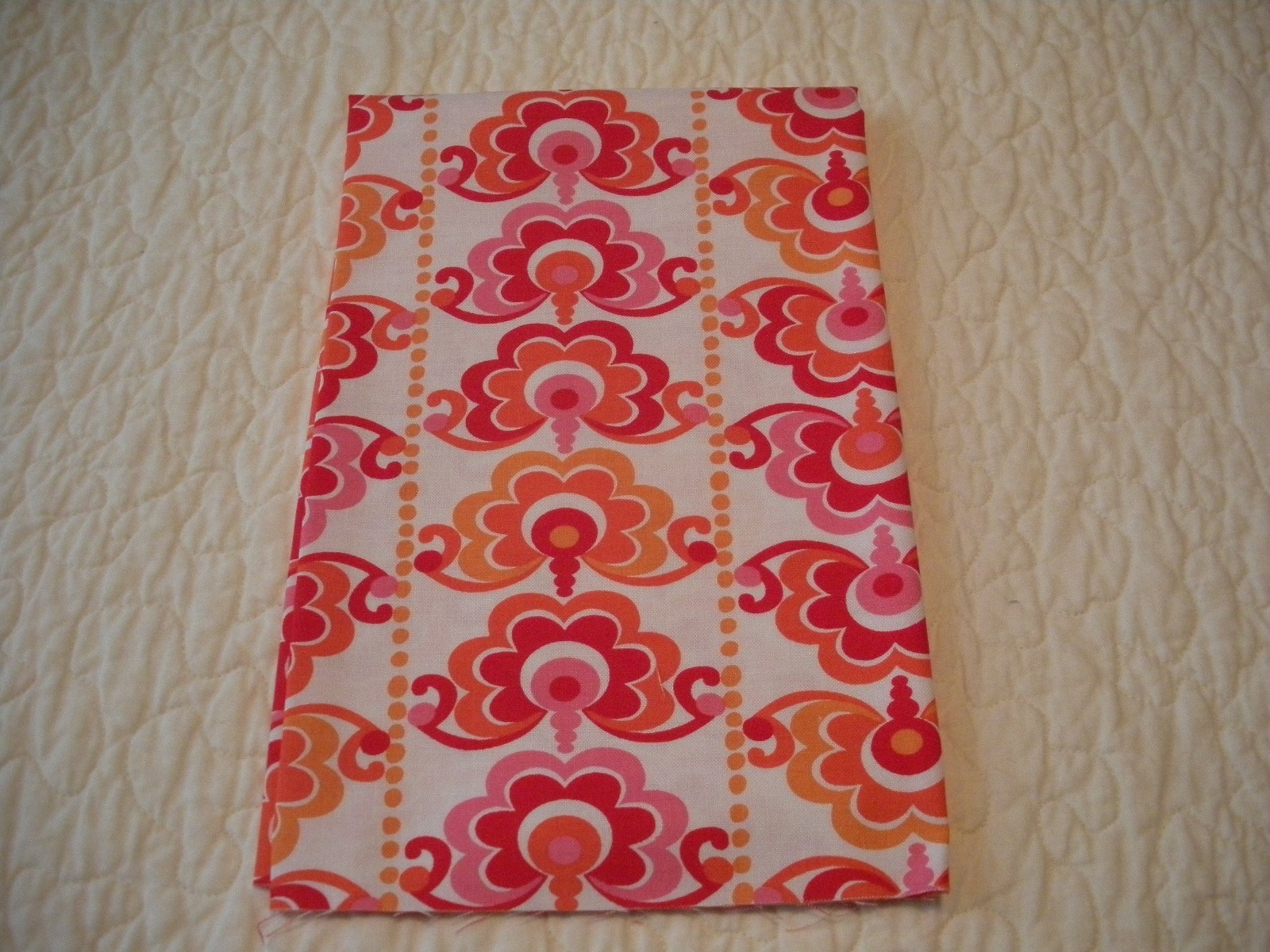 NEW 2 FAT QUARTER FABRIC BY RED ROOSTER RED/YELLOW/WHITE #25021 100% COTTON