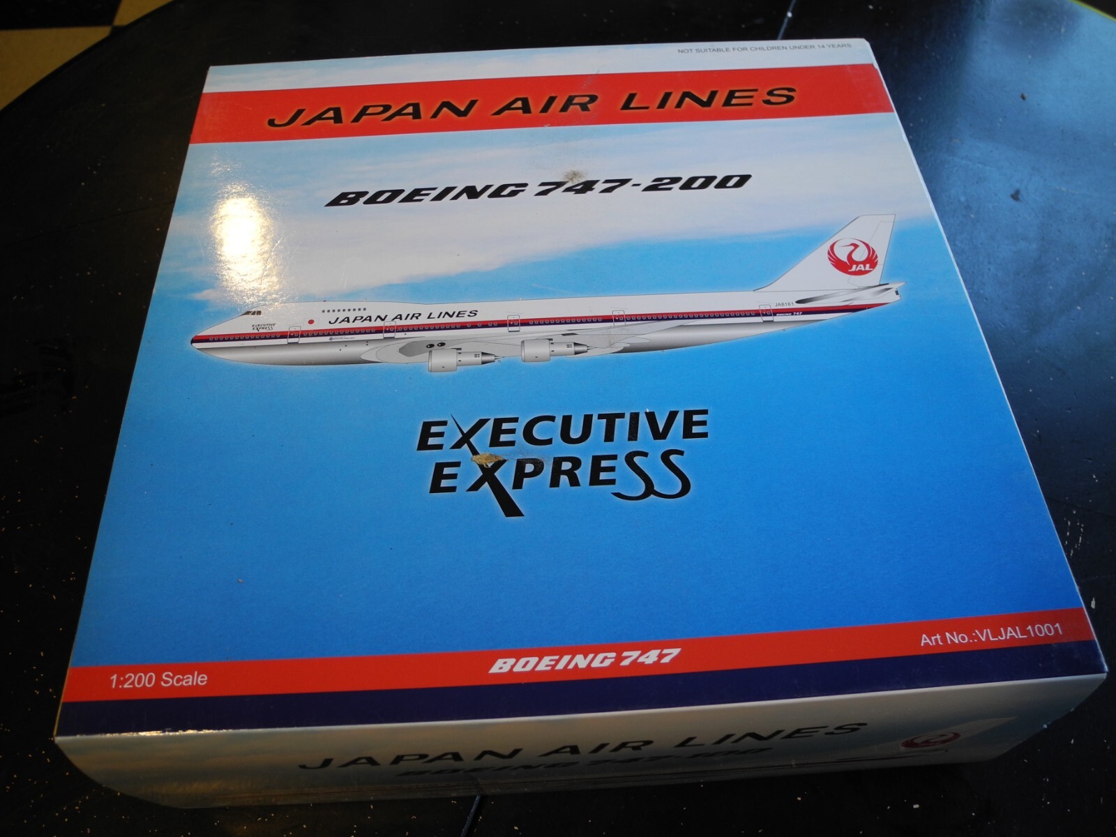 1/200. B737-800. JA321J 美品 1/200 B737-800 JAL 新鶴丸塗装 JA321J [XX2927] JCウイングス