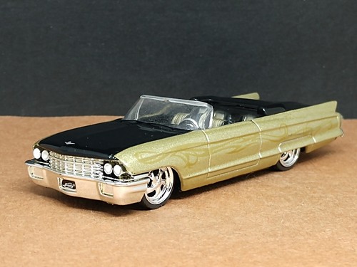 '81 Cadillac キャデラック　LOWRIDER 超入手困難　1/64 Rare Level Low Rider 81 Cadillac Coupe Deville Mini Car 1/64
