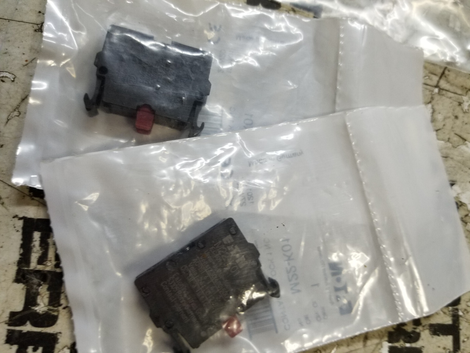 LOT OF 2 PC - M22-K01  Contact Block, 4 A, 500 V, 1 Pole, M22 Series, Screw, 1NC - Picture 2 of 2