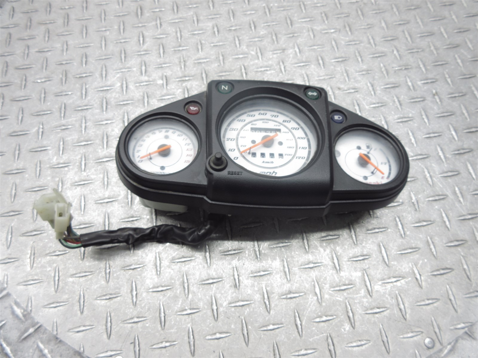 Kawasaki 純正　メーターリム 25012-012　KH250 KH400 Kawasaki 純正 メーターリム 25012-012 KH250 KH400 Kawasaki