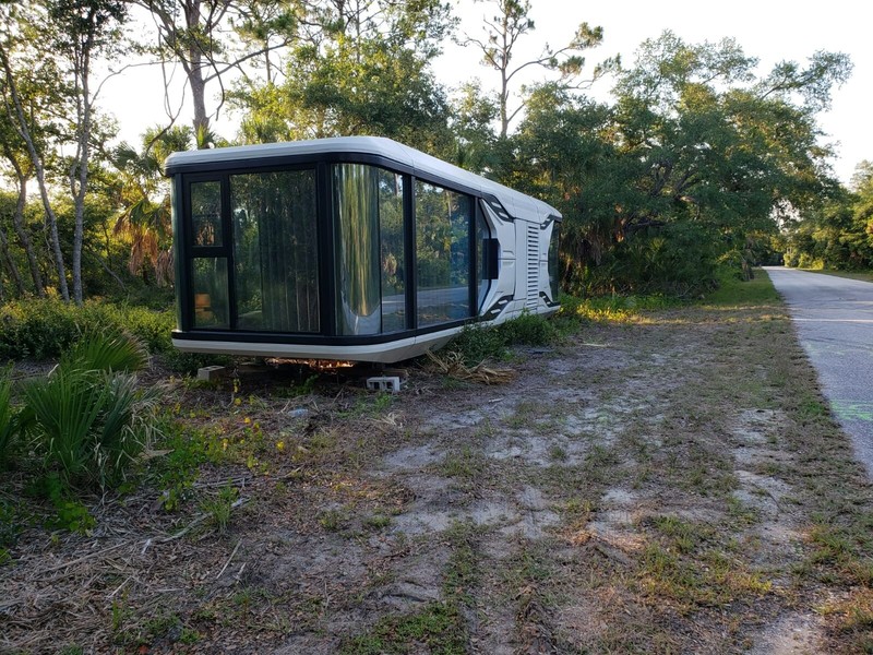 Luxury Tiny House – Modern Design – Fully Furnished. Free
