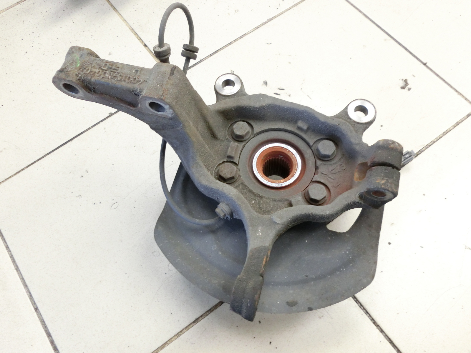 Fusée d'essieu Moyeu de roue avec fonction feux ABS GA AV pour Nissan