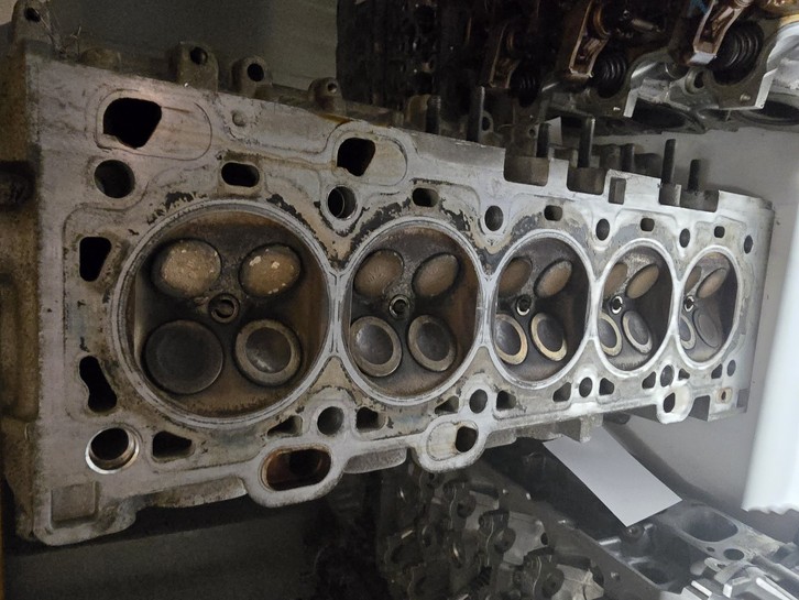 Volvo XC90 I 02-06 2,5 154KW B5254T2 Zylinderkopf Volvo XC90 I 02-06 04.07.2006 8602635 1001837007 gebraucht Vorschau 8