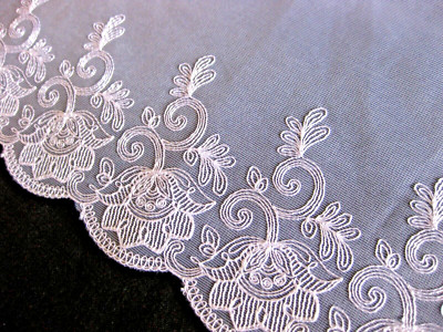 Feine Spitze weiß Blumen Blüten Floral 18 cm breit lfm  S 56.3