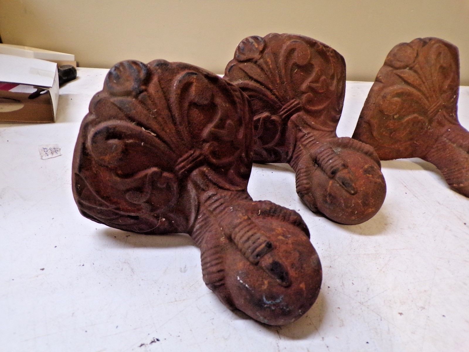 Antique Fancy Set of 4 Cast Iron Clawfoot Bathtub Feet