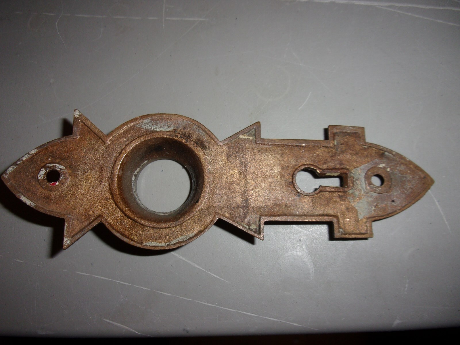 ANTIQUE BRASS DOOR HARDWARE ORNATE KEY HOLE PLATE
