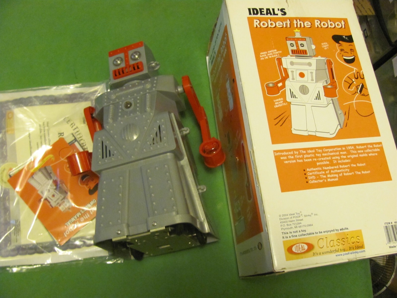 ROBERT THE ROBOT 12'' No.4049 Ideal's Classic Toy Talking Device 2004.