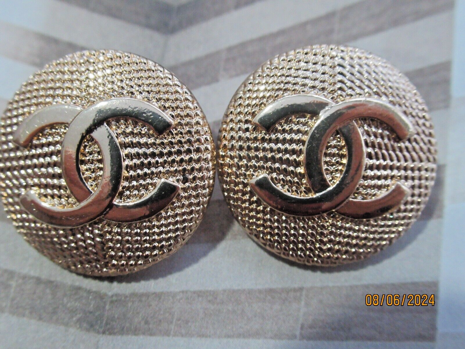 CHANELシャネル エナメル ラウンドトウ CCマークチァーム CHANEL