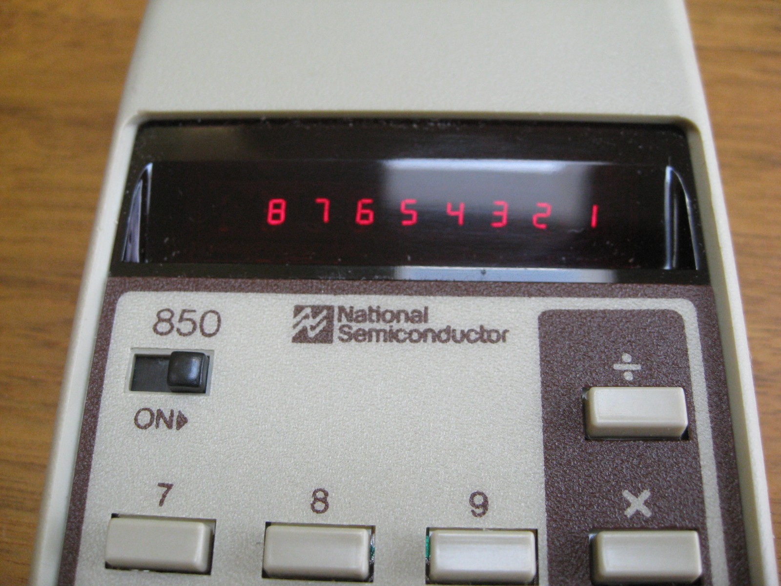 Vintage Collectible: National Semiconductor #850 calculator! Near Mint. Tested
