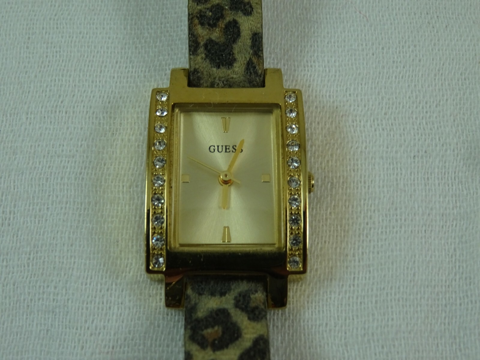 お洒落 ✨GUESS 時計 ゴールド ジルコニア カレンダー パール文字盤 Amazon.com: GUESS Women's Gold-Tone Stainless Steel Crystal