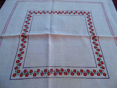 48X50 BEIGE LINEN PENNSYLVANIA DUTCH MOTIF TABLECLOTH, PEOPLE IN ETHNIC CLOTHES