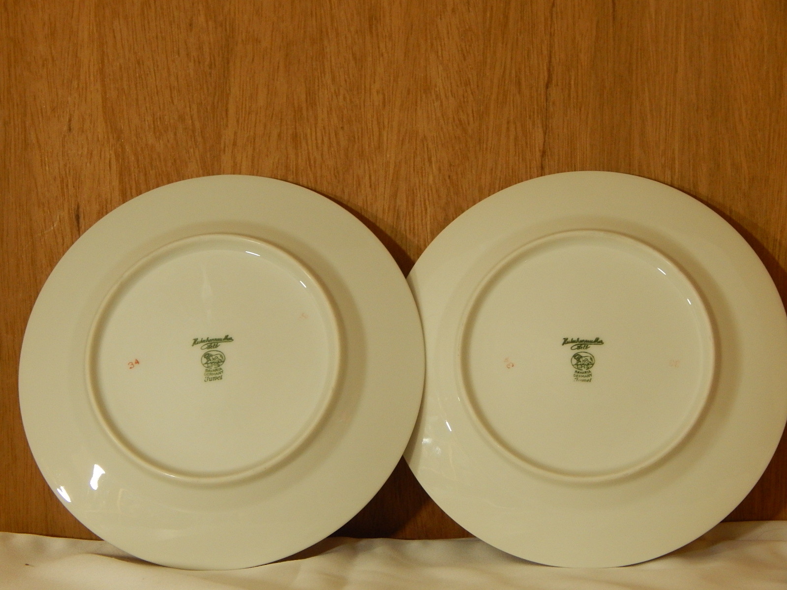 2 Bread Butter Dessert Plates Hutschenreuther Scotch Thistle Selb Bavaria 7792