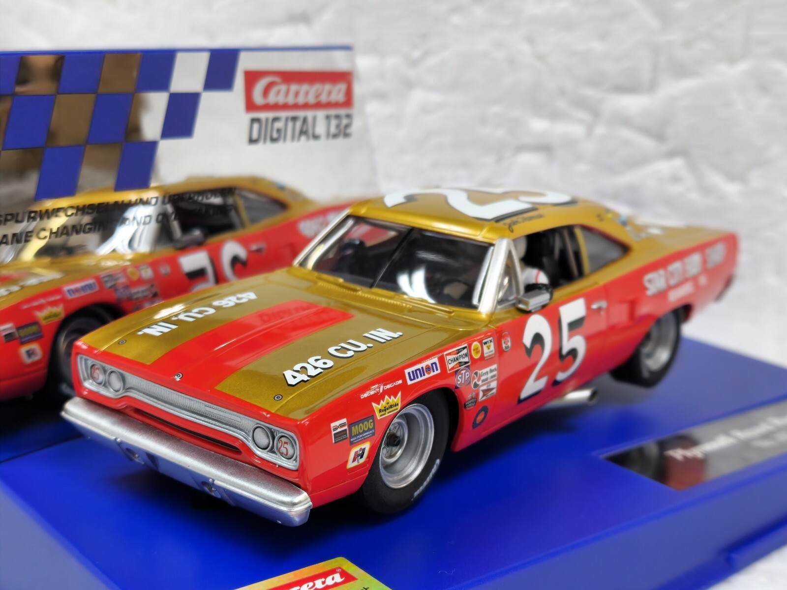 PIYMOUTH ROAD RUNNERスロットカー1/32 Amazon.com: Carrera 31059 Plymouth Roadrunner No.25 1:32