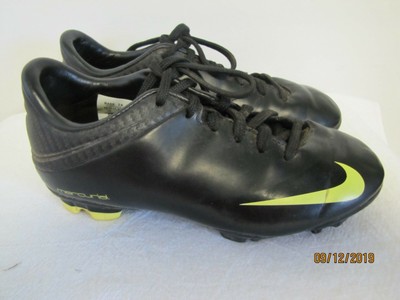 boys size 1 soccer cleats