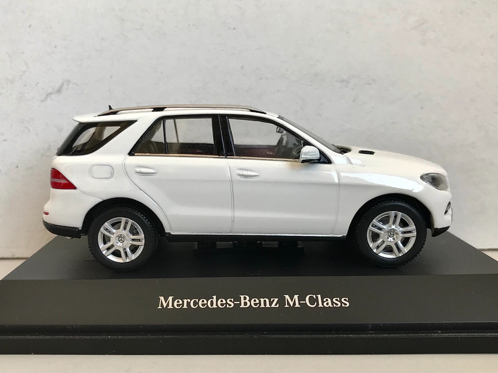 Mercedes M W166 White 1:43 Minichamps | eBay