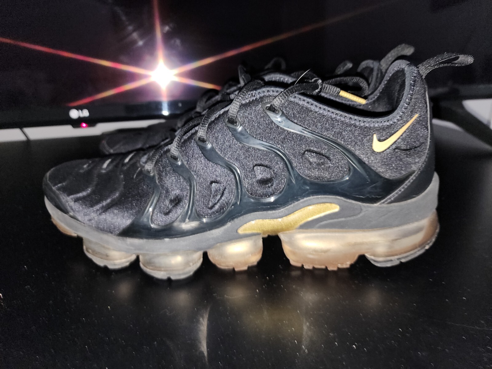 nike air vapormax plus black metallic gold anthracite
