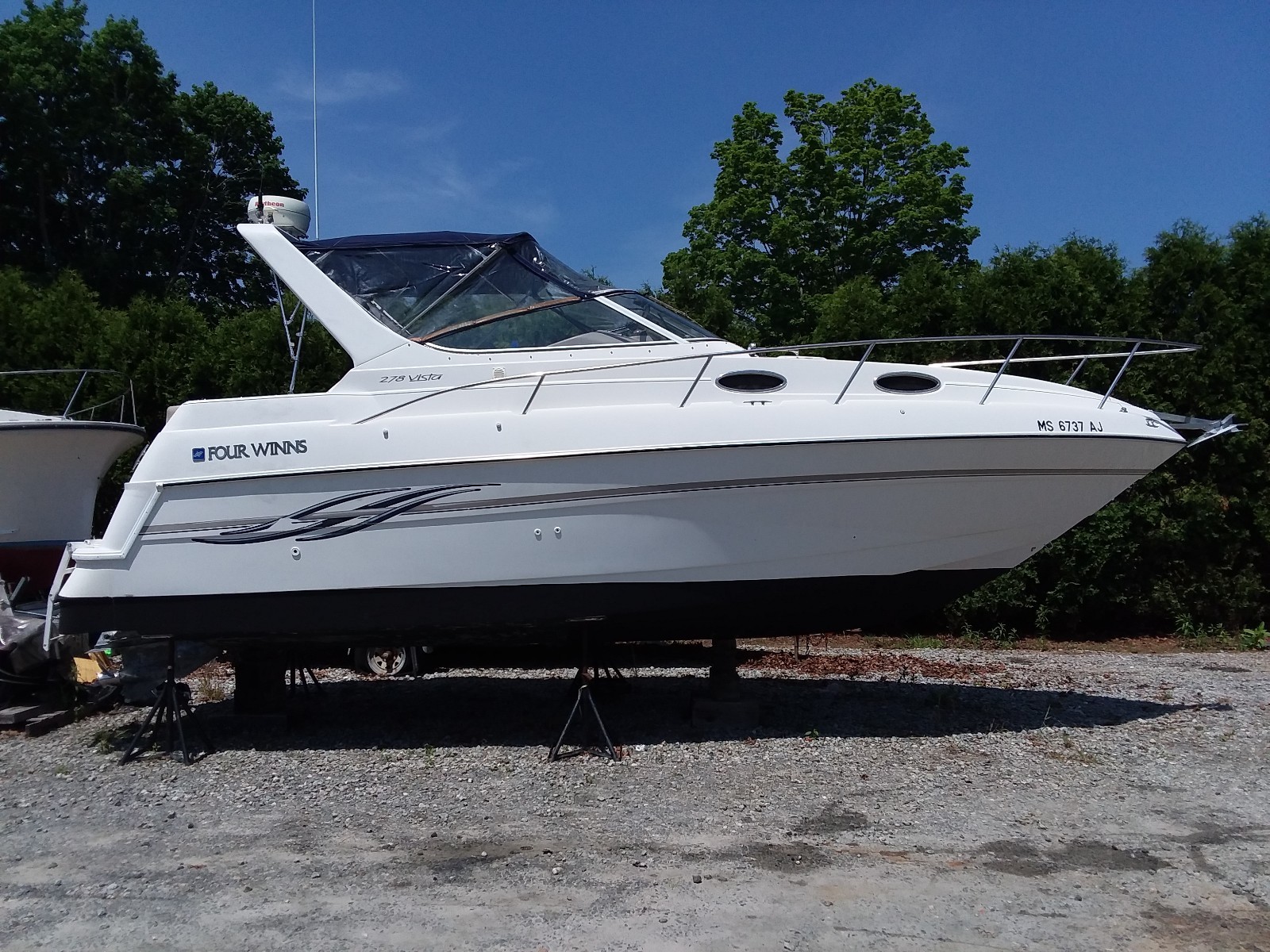1997 Four Winns 278 Vista with twin Volvo Penta 5.7L EFI engines- Needs work
