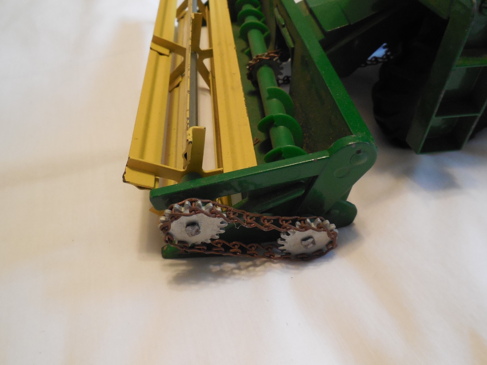 JOHN DEERE 12A 30 6600 ERTL ESKA TOY COMBINE REPLACEMENT CHAIN
