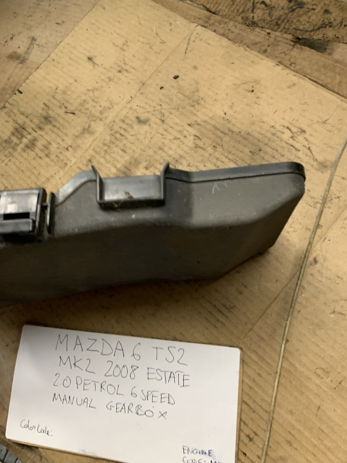 MAZDA 6 TS2 MK2 2008 ESTATE 2.0 PETROL - ENGINE BAY FUSE BOX COVER LID