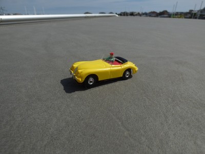 AURORA VIBRATOR TJET  1541 LEMON YELLOW JAGUAR XK140 CONVERTIBLE HO SLOT CAR NOS
