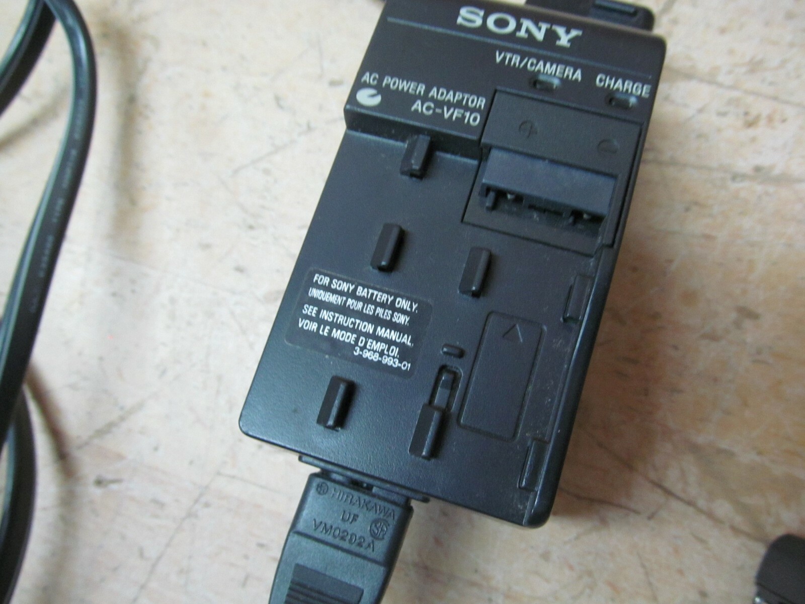 Sony AC-VF10 Charger AC Adapter w/ DK-115 DC battery eliminator