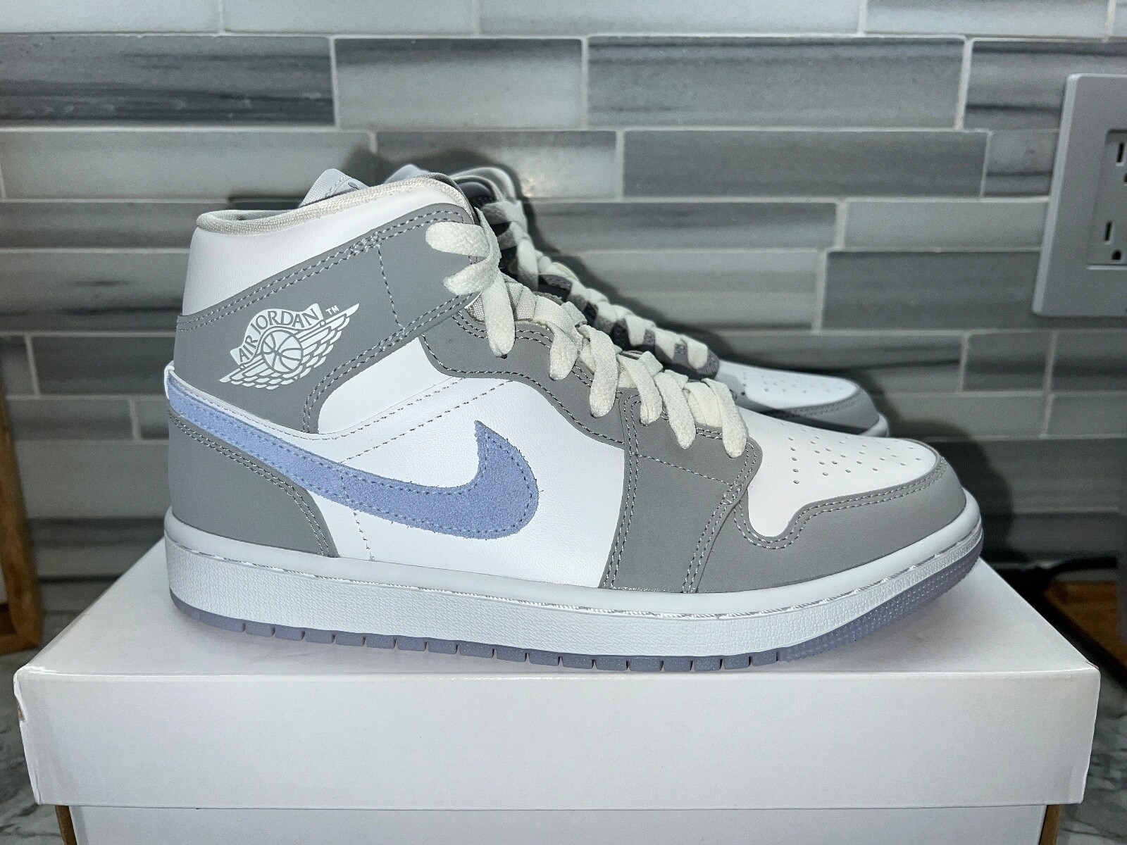 Nike Air Jordan 1 Mid Wolf Grey Aluminum W BQ6472-105 Size Nike Air Jordan 1 Mid Wolf Grey Aluminum W BQ6472-105 Size