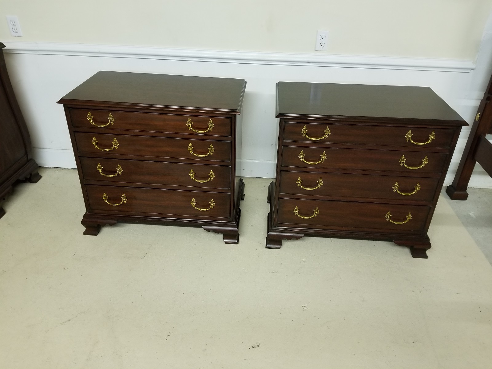 PAIR HENKEL HARRIS BEDSIDE CHESTS MAHOGANY FINISH 29 INSIDE TRAY