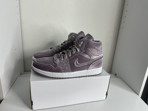 Nike Air Jordan 1 Mid ホワイト/パープル Amazon.com | Nike Women's Air Jordan 1 Mid Shoes, Sky J