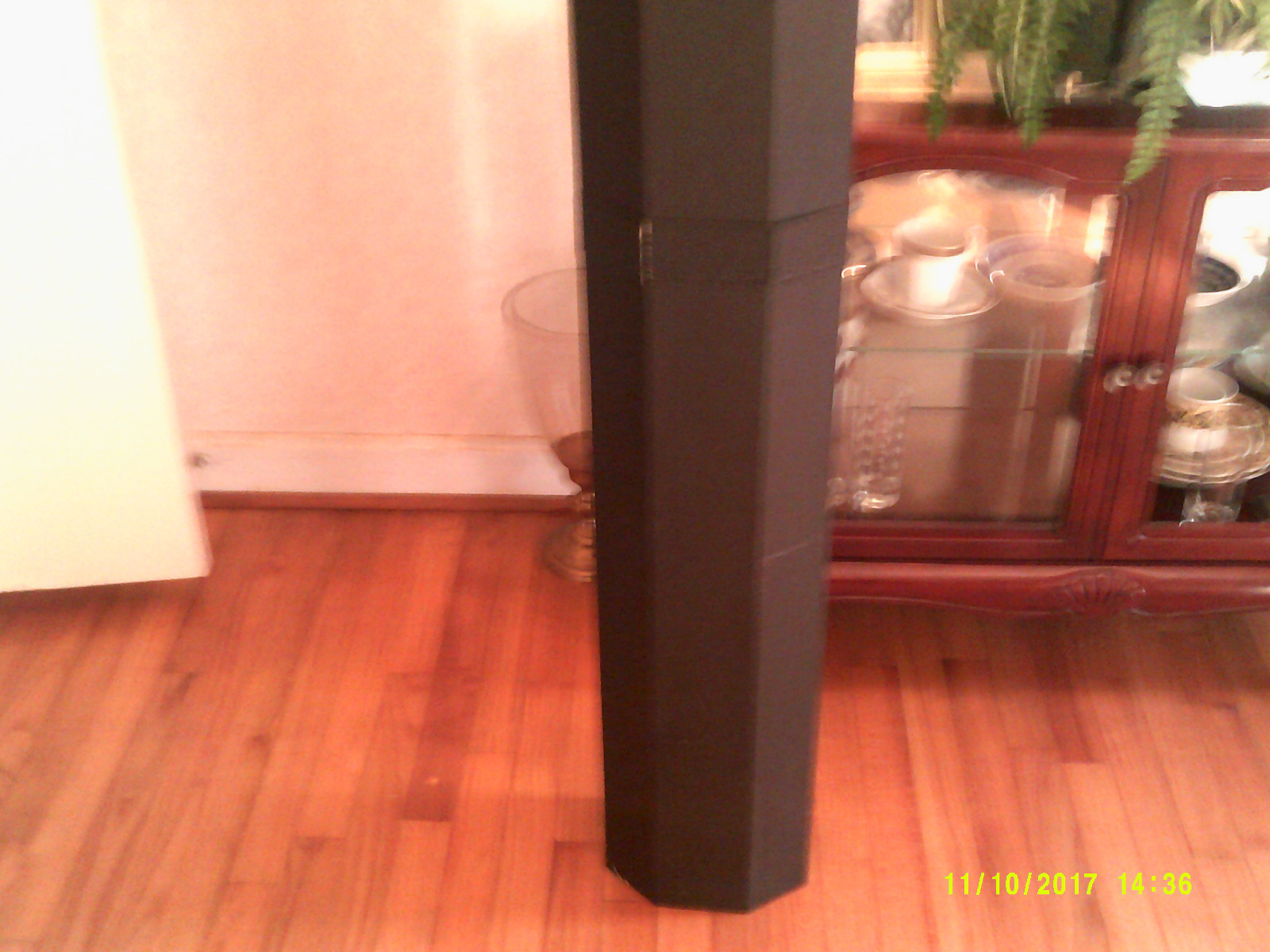 MID CENTURY ELEC/LOG HEATER/ FIREPLACE FREESTANDING W/PIPE PICK UP ONLY 29154