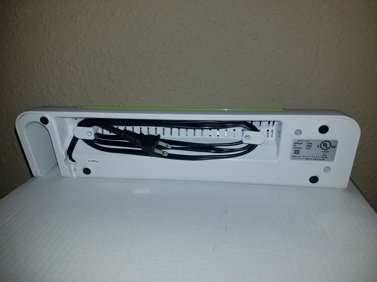 Scotch Thermal Laminator 2 Roller System Fast Warmup Quick Laminating Speed F1