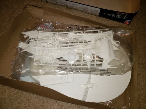 1/650 AMT ERTL MODEL KIT #8766 STAR TREK U.S.S. RELIANT sci-fi Space open as is