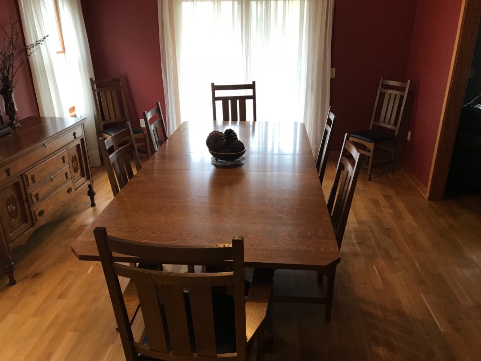 Stickley Dining Set.  Beautiful Oak 2 pedestal and leather chairs