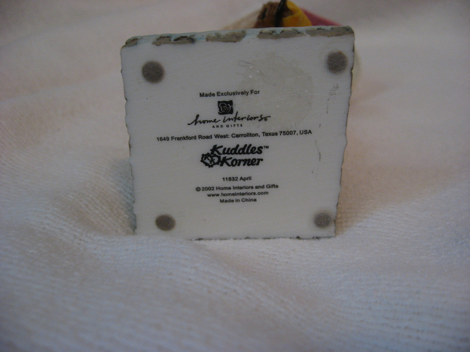 GREAT KUDDLES KORNER FIGURINE APRIL  11832