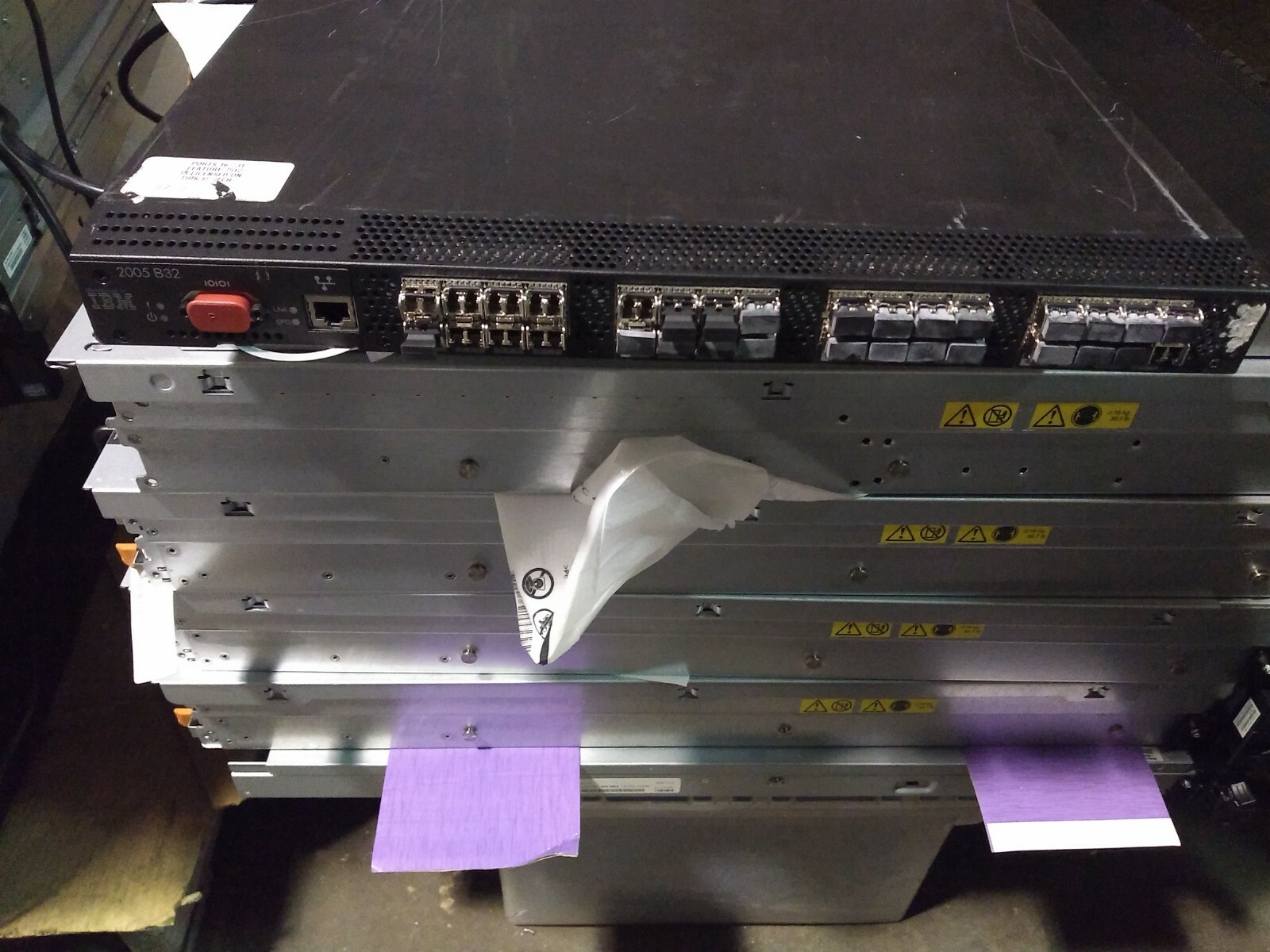 2005-B32 IBM TotalStorage 16 Ports Active 4GB San Switch