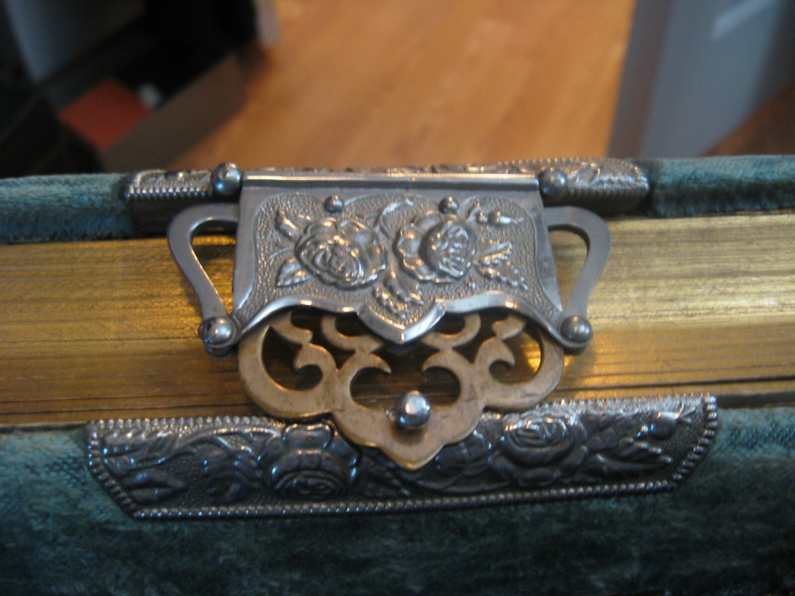 ANTIQUE BRASS CLASP,OLD VINTAGE VICTORIAN PHOTO PICTURE ALBUM,RARE