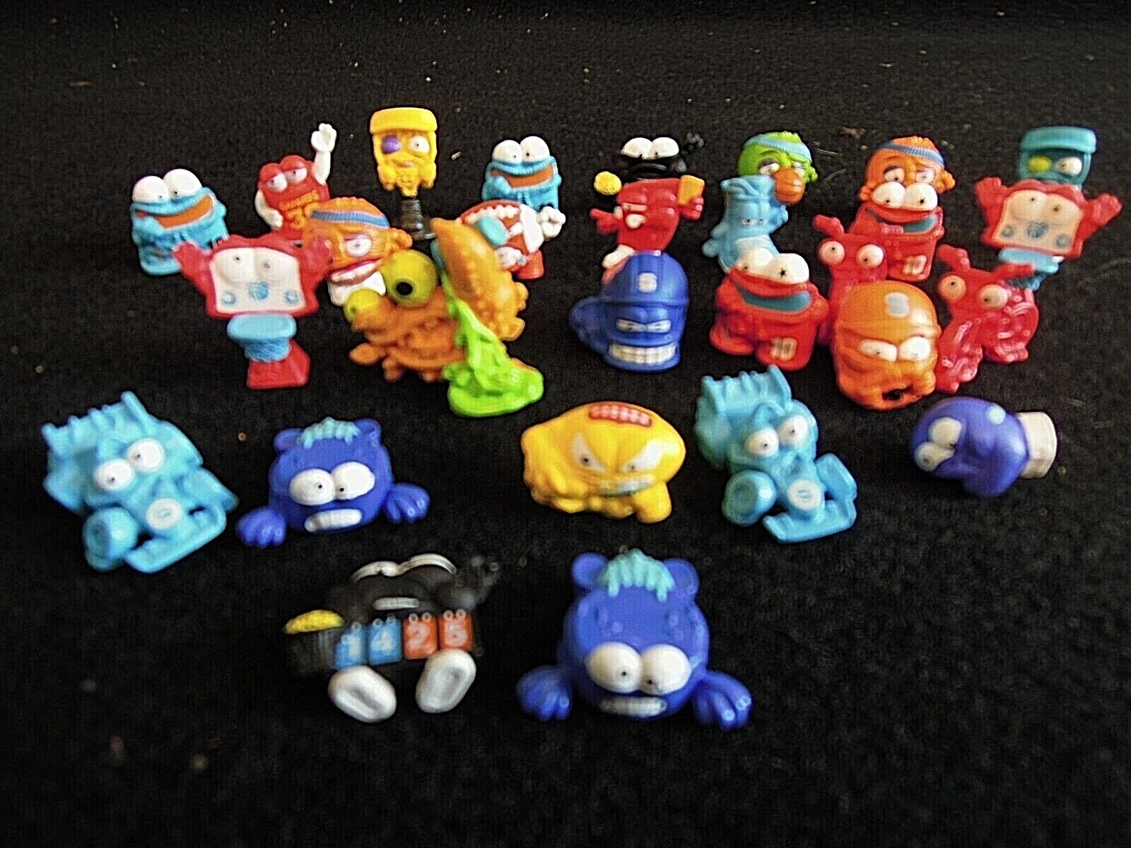 貴重　the ugglys petshop 未開封　2種類　大幅値下げ Amazon.com: The Ugglys Pet Shop Toy (2-Pack) : Toys & Games