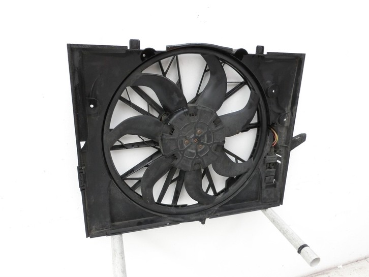 BMW E65 7er 01-05 4,4 245KW Lüfter Ventilator f. Kühler BMW E65 7er 01-05 11.09.2003 7524881 17427524881 3137229020... Vorschau 2